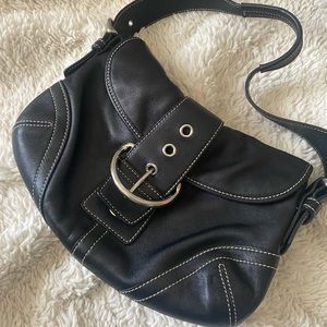 A little black purse to go with your LBD!